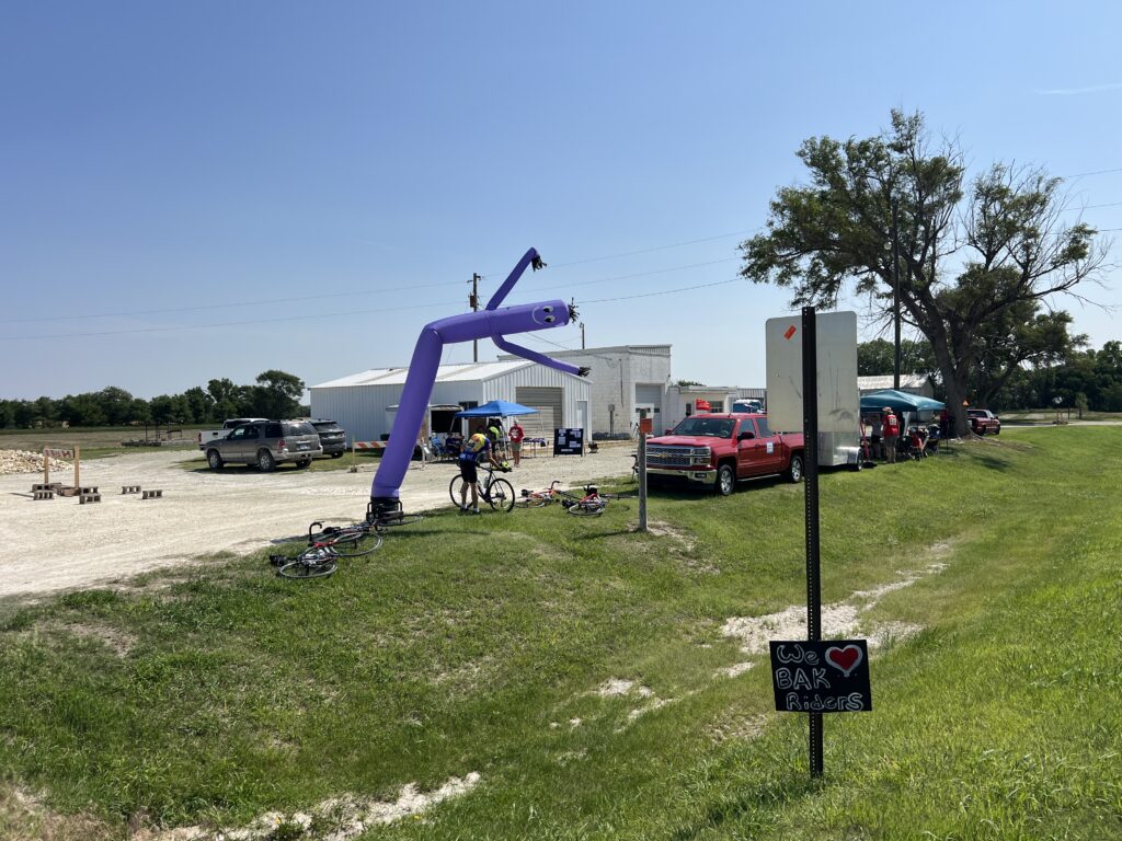 Last SAG party celebration with live music and colorful balloons creating a festive atmosphere