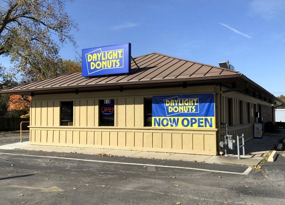 Paola Daylight Donuts storefront